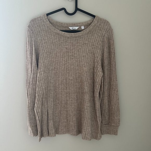 Top - Picture 1 of 2